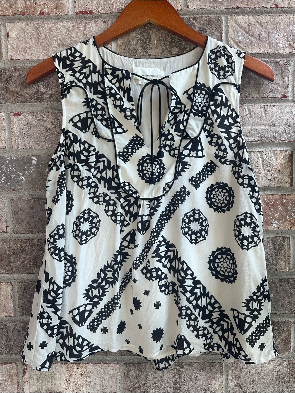 Anthro Boho lightweight Sleeveless Black White Printed Women's Top Tie Neck sz 2